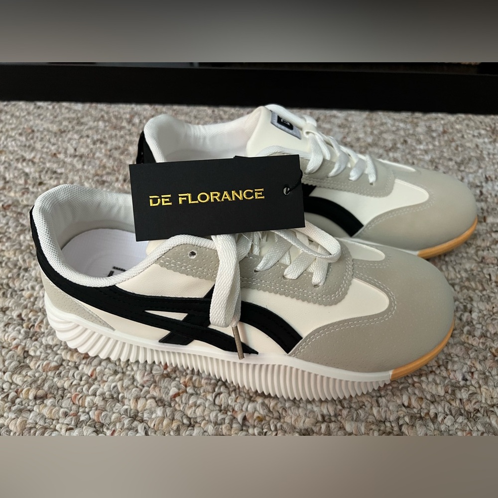 De Florance Women's Gray and Black Sneakers